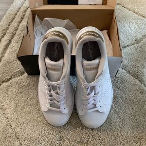 Adidas tennis shoes size 9